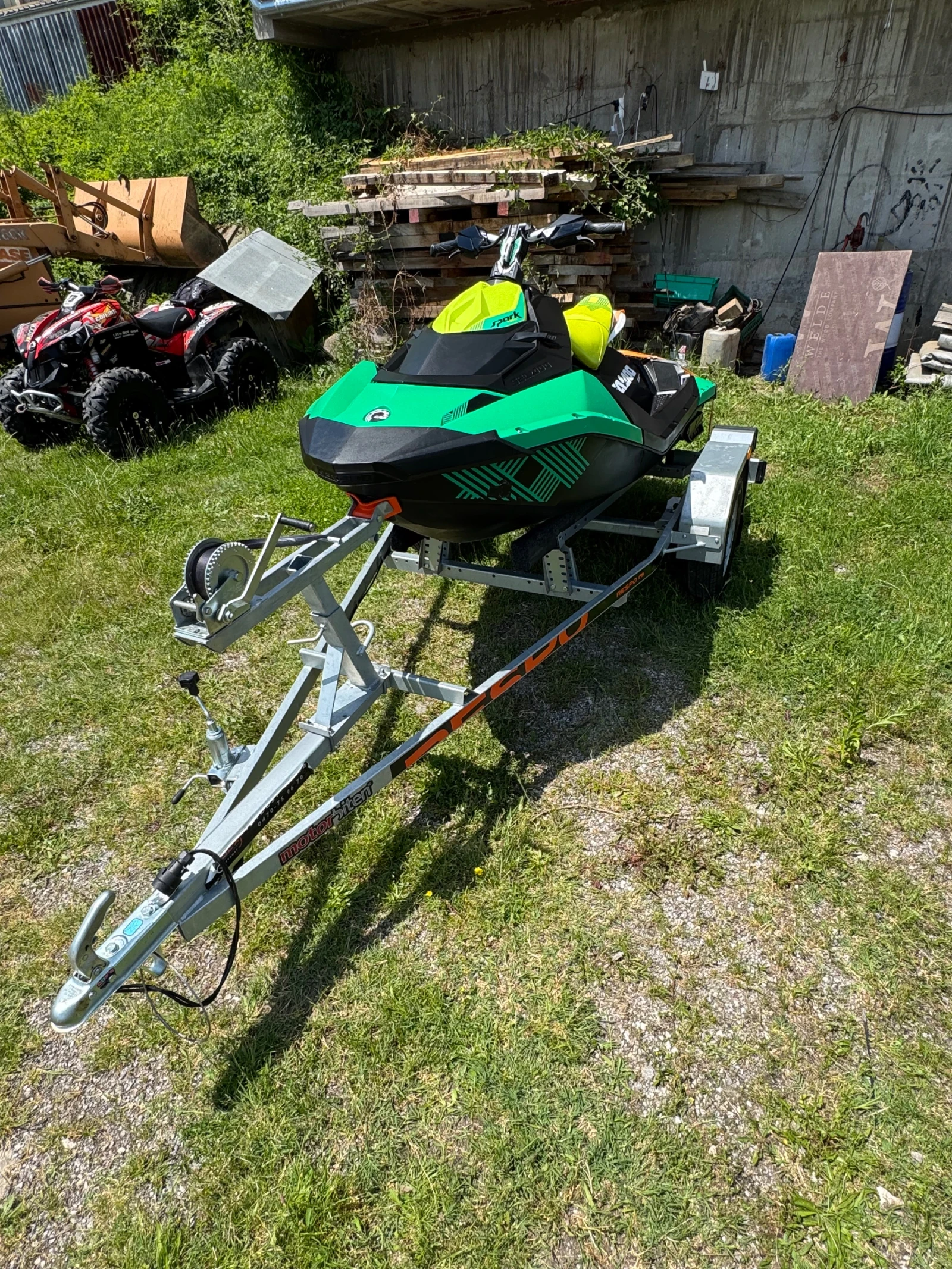 Джет Bombardier Sea Doo Spark Trix 2 Up , снимка 2 - Воден транспорт - 54729998
