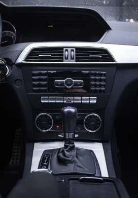 Mercedes-Benz C 300, снимка 11