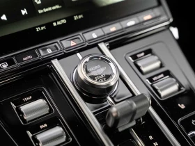 Aston Martin V8 Vantage = NEW = Black Pack Гаранция, снимка 10