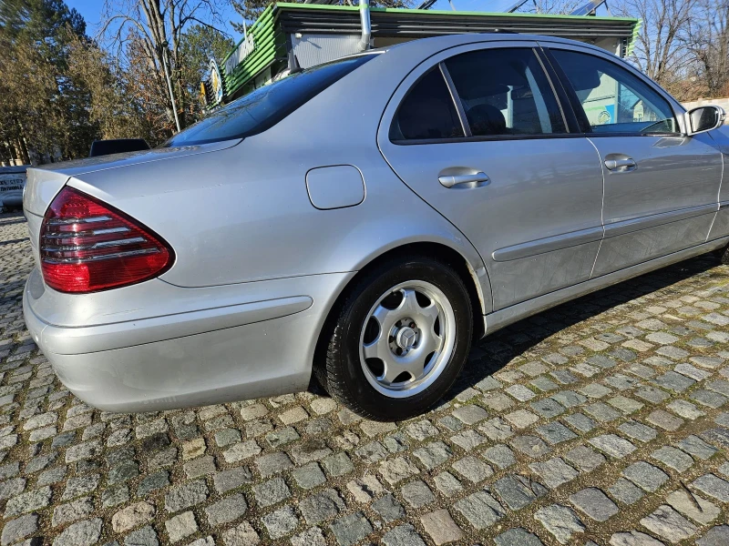 Mercedes-Benz E 240 2.4 i , 6скорости, снимка 5 - Автомобили и джипове - 48467382