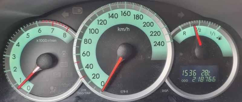 Toyota Corolla verso 1.8 VVT-i Фейслифт!, снимка 13 - Автомобили и джипове - 51275703