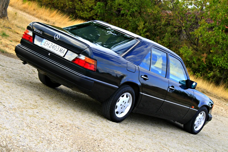 Mercedes-Benz E 200 Климатроник КАТО НОВ, снимка 7 - Автомобили и джипове - 51705034