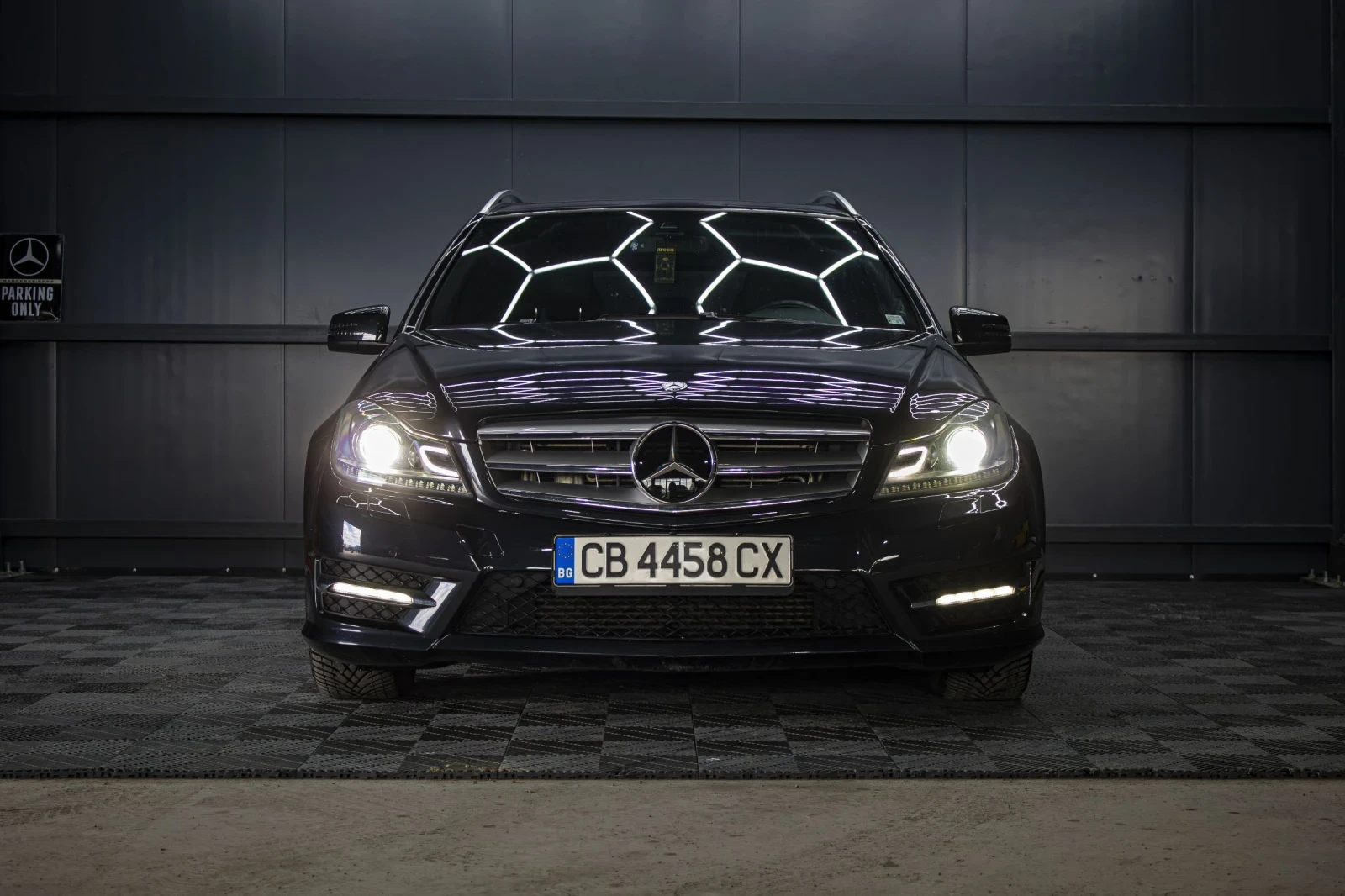 Mercedes-Benz C 300, снимка 17 - Автомобили и джипове - 54976585