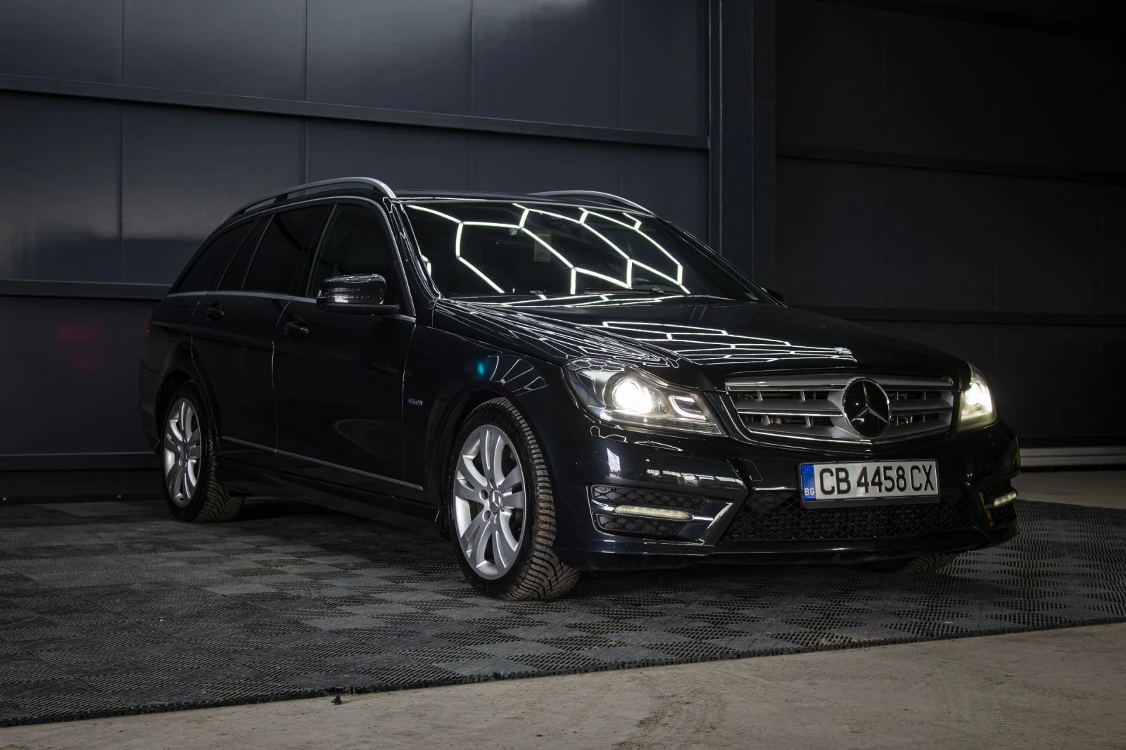 Mercedes-Benz C 300, снимка 16 - Автомобили и джипове - 54976585