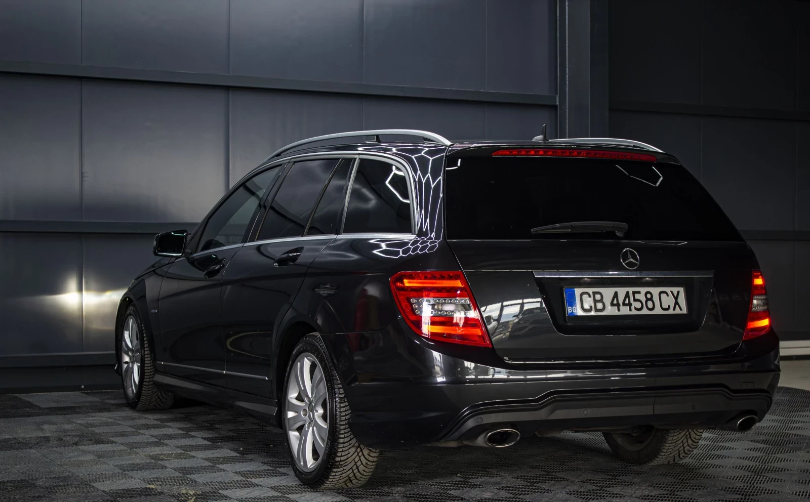 Mercedes-Benz C 300, снимка 5 - Автомобили и джипове - 54976585