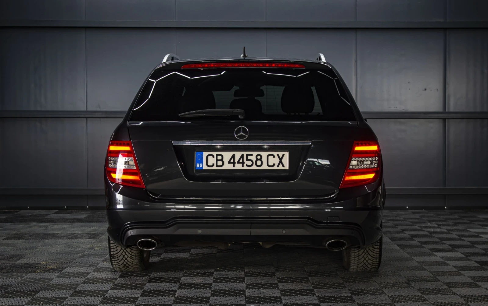 Mercedes-Benz C 300, снимка 4 - Автомобили и джипове - 54976585