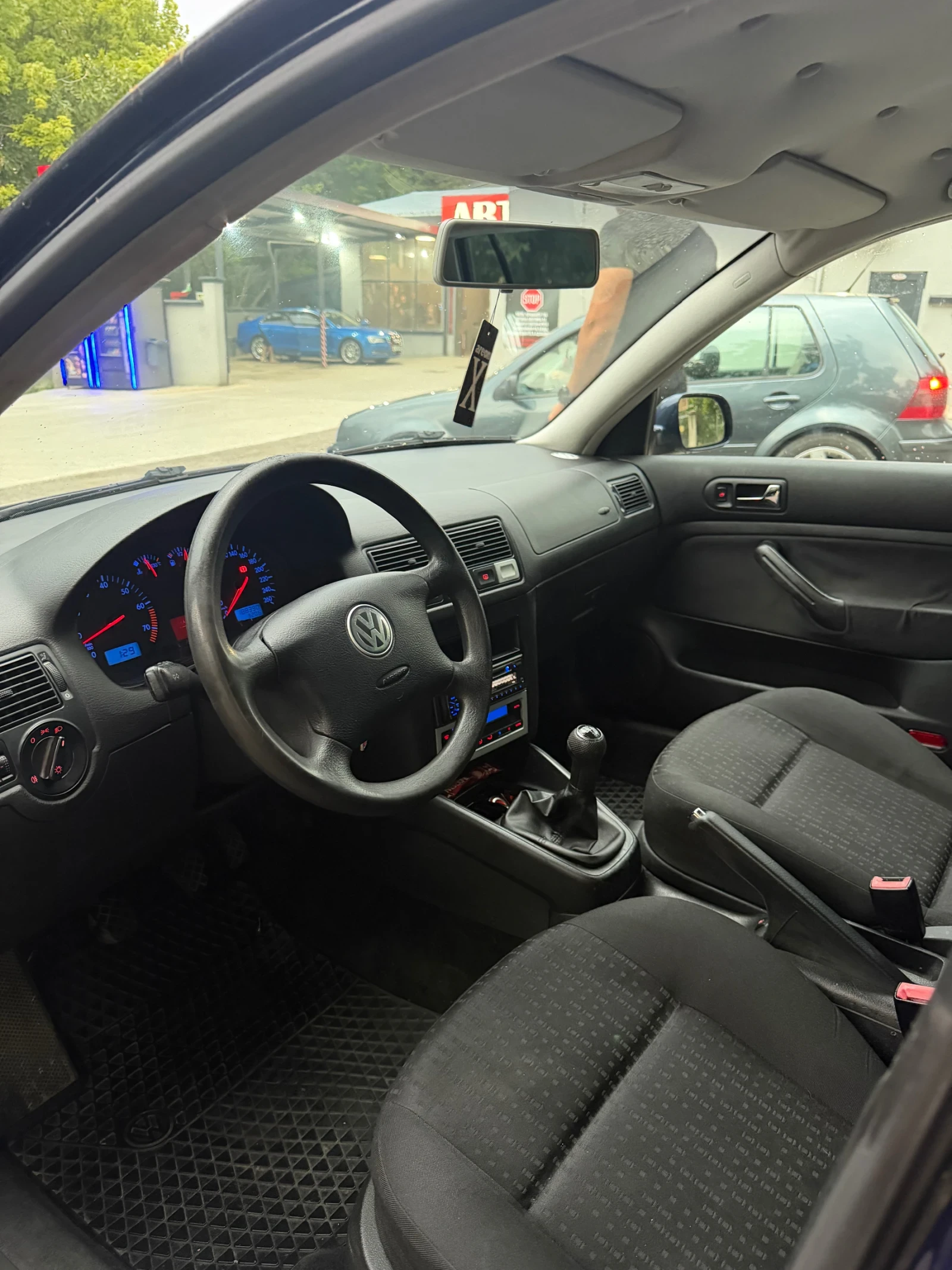 VW Golf 1.6 FSI, снимка 7 - Автомобили и джипове - 55257463