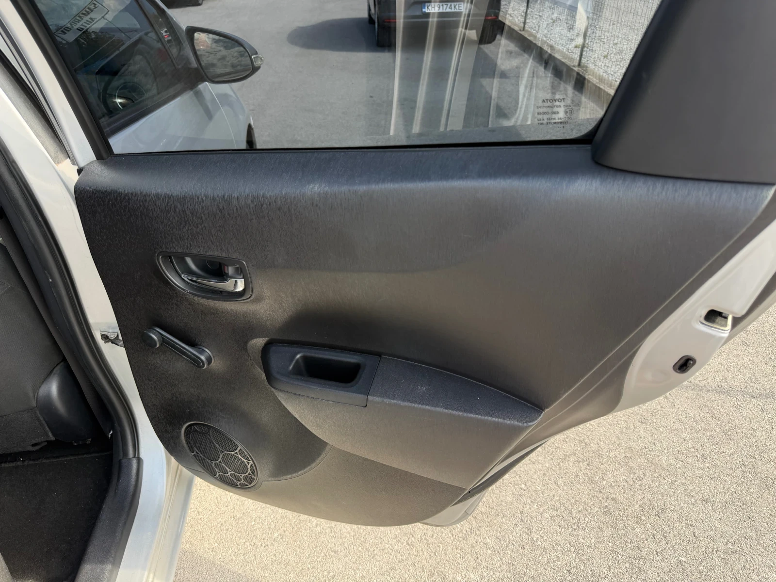 Toyota Yaris 1.4 D4D, снимка 9 - Автомобили и джипове - 55636353