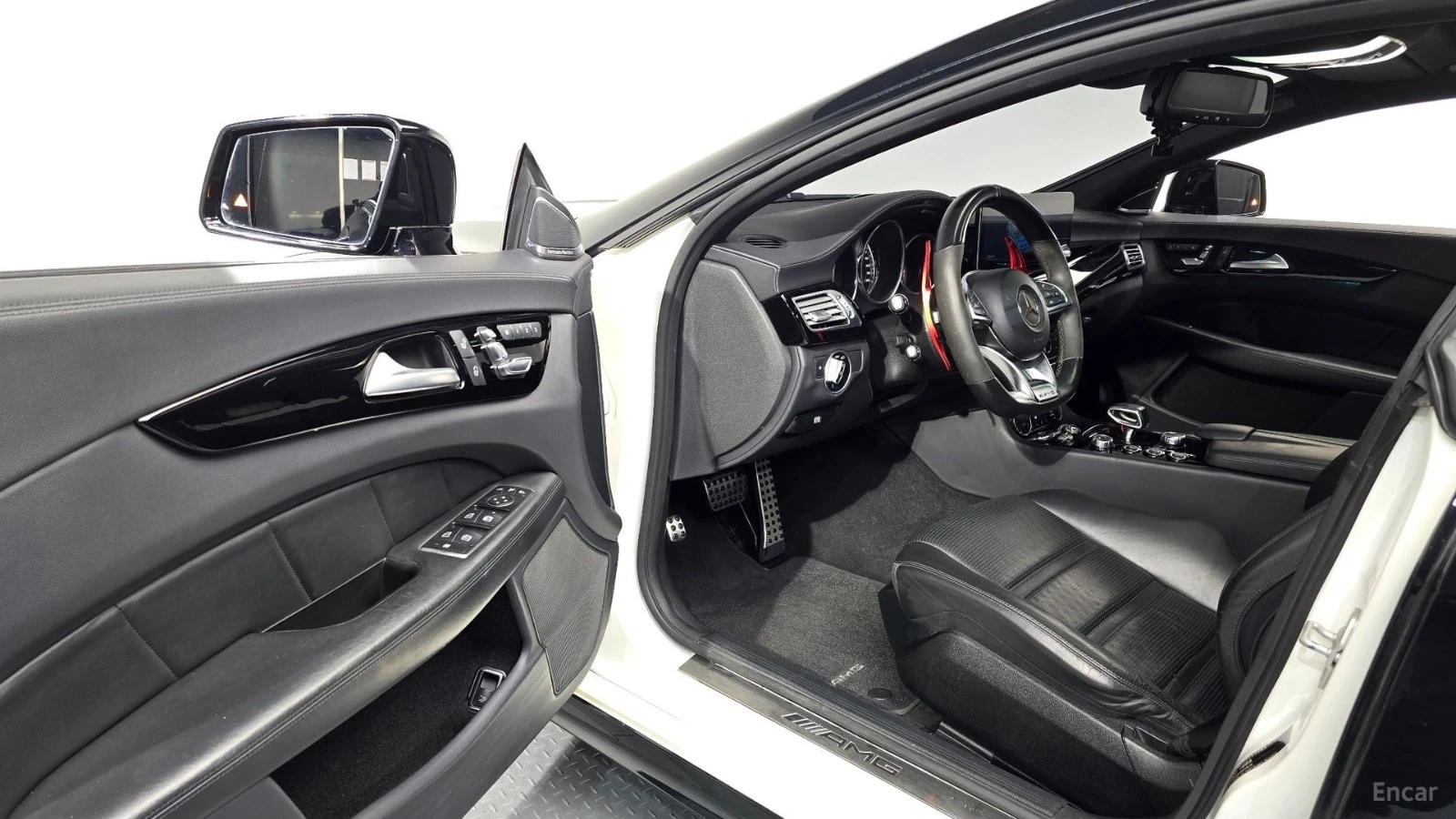 Mercedes-Benz CLS 63 AMG 4MATIC* 360* КОЖА* ОБДУХВ* НАВИ* ПАНО, снимка 8 - Автомобили и джипове - 55678695