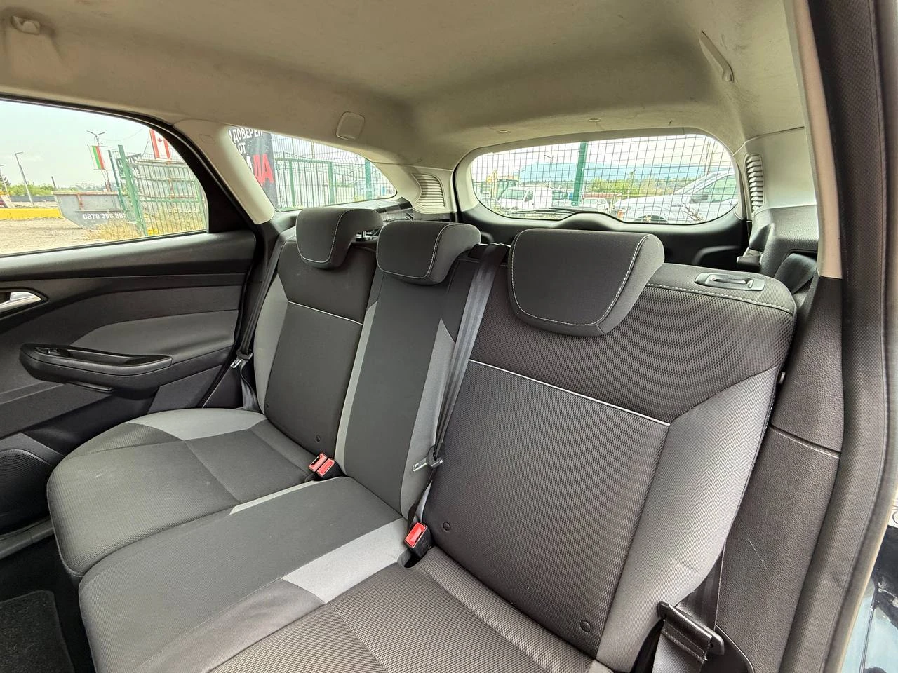 Ford Focus 1.6TDCI* 6-СКОРОСТИ* РЕАЛНИ КМ* 4/100 ДИЗЕЛ, снимка 9 - Автомобили и джипове - 55826075
