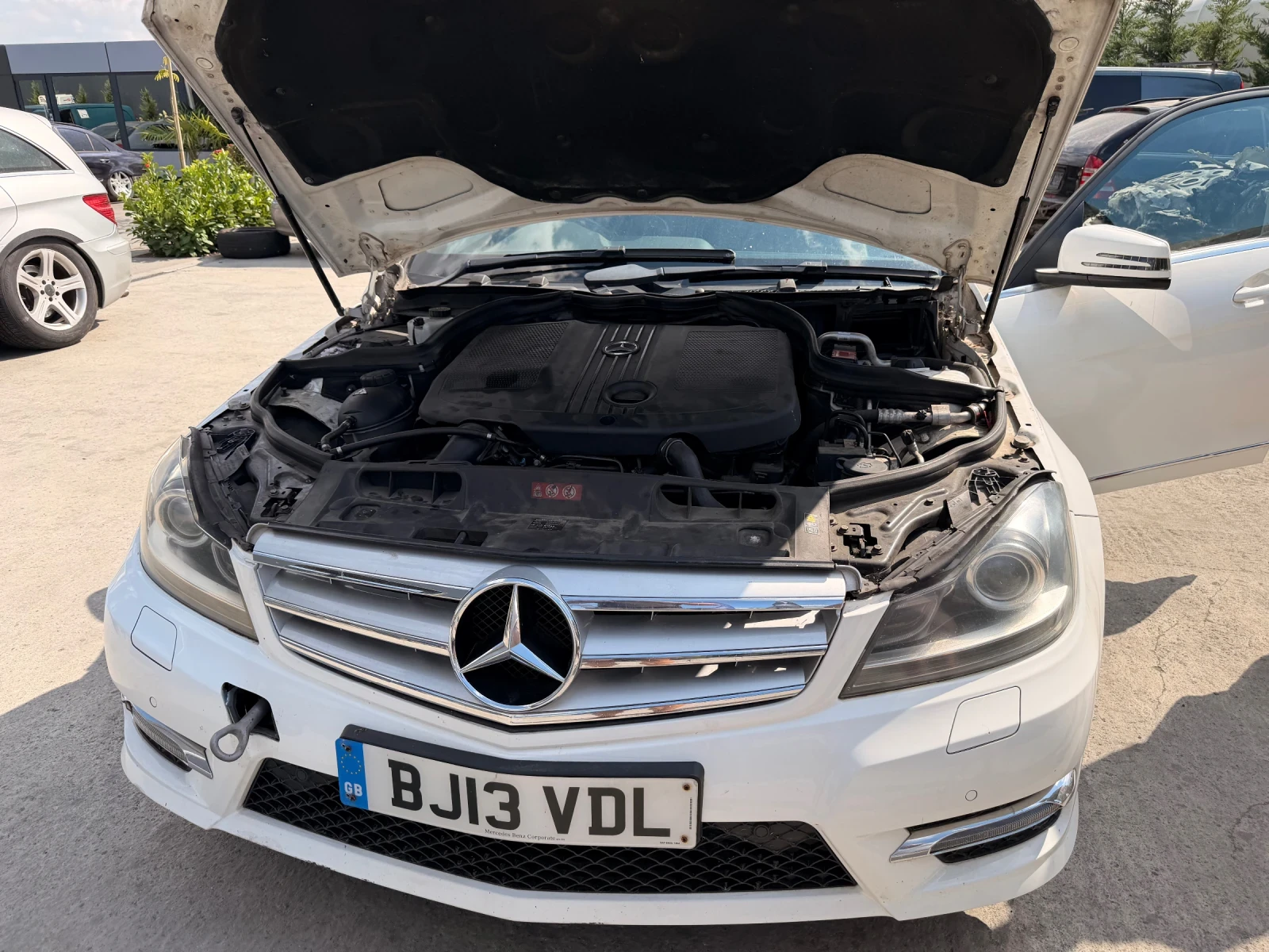 Mercedes-Benz C 220 На части, снимка 8 - Автомобили и джипове - 56060719