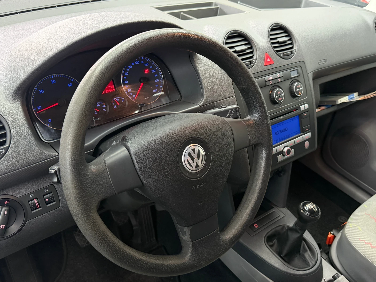 VW Caddy, снимка 12 - Автомобили и джипове - 56108526