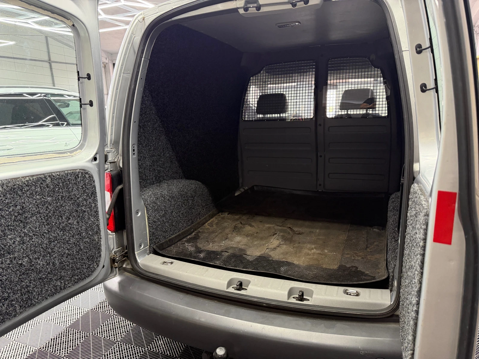 VW Caddy, снимка 8 - Автомобили и джипове - 56108526