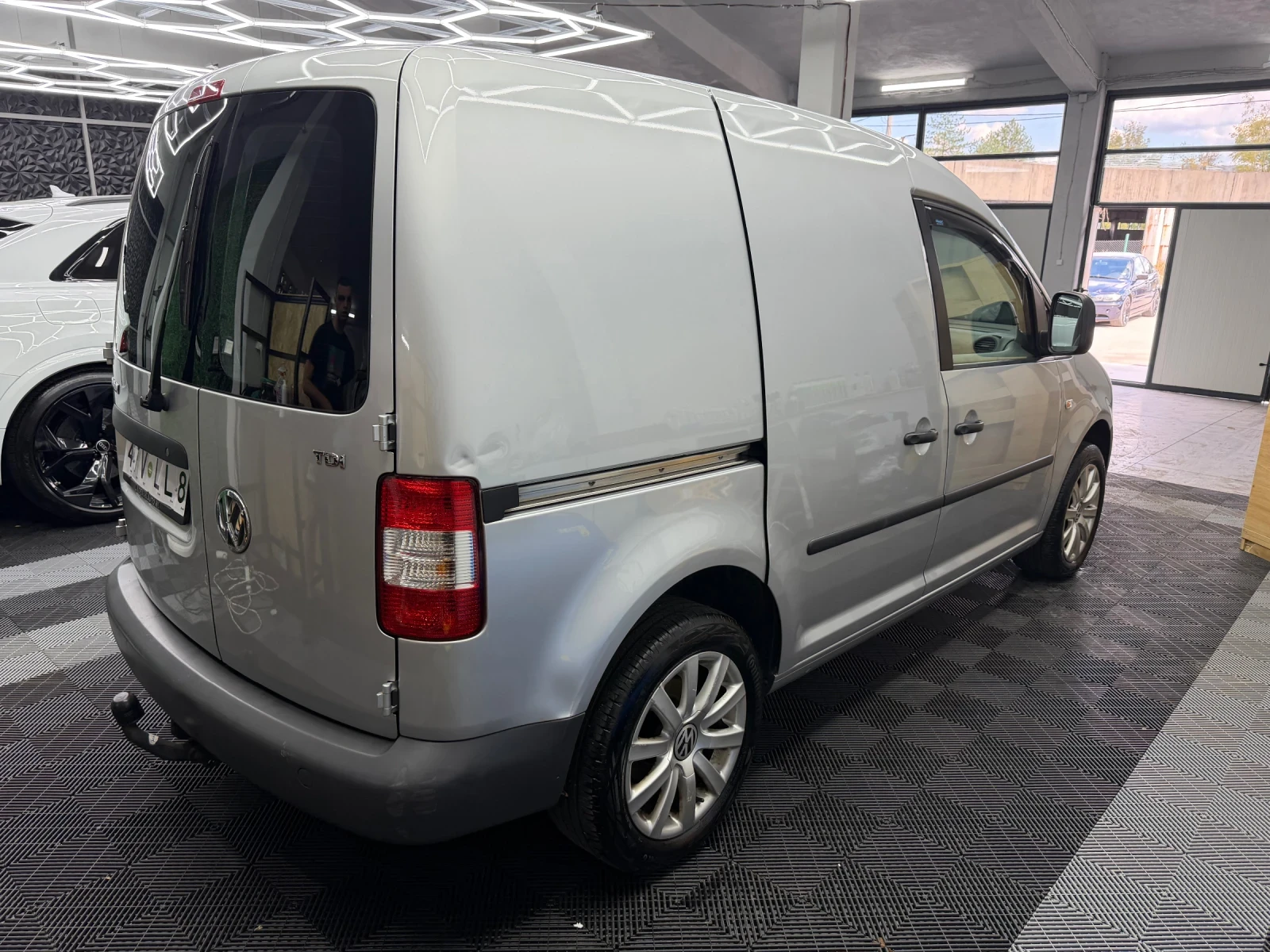 VW Caddy, снимка 3 - Автомобили и джипове - 56108526