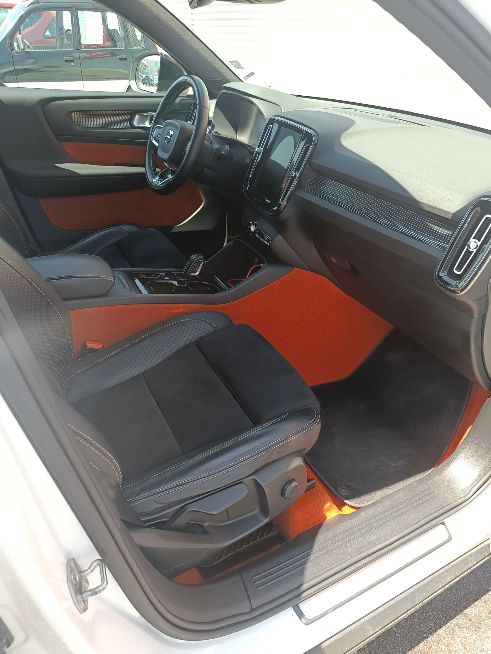 Volvo XC40 2.0 T4 R-Design - изображение 4