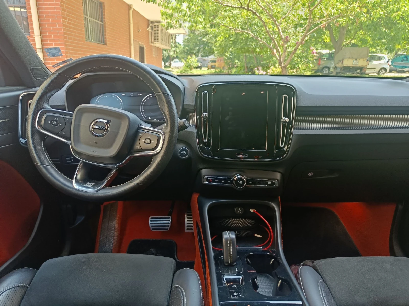 Volvo XC40 2.0 T4 R-Design - изображение 8