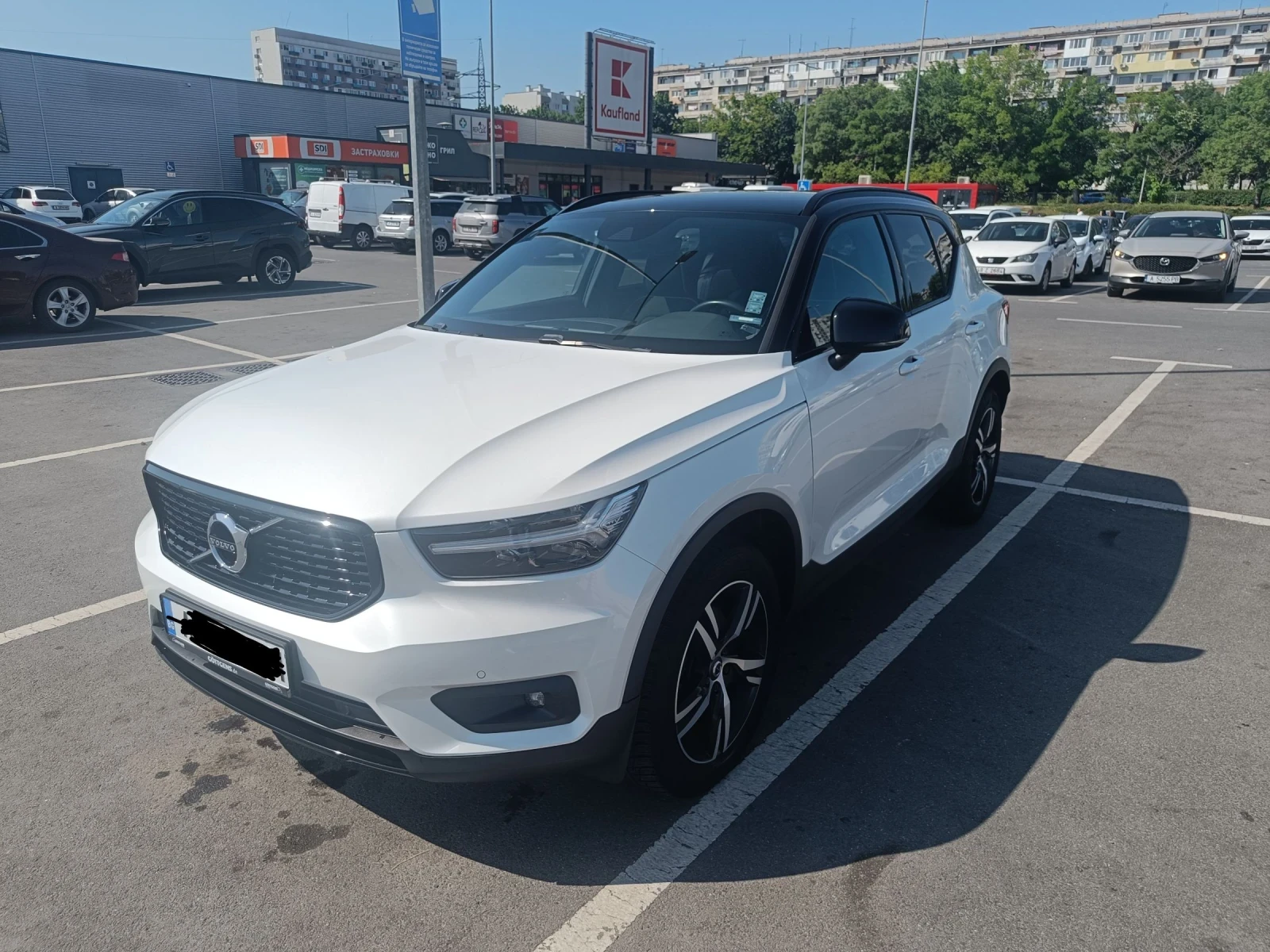 Volvo XC40 2.0 T4 R-Design - изображение 2