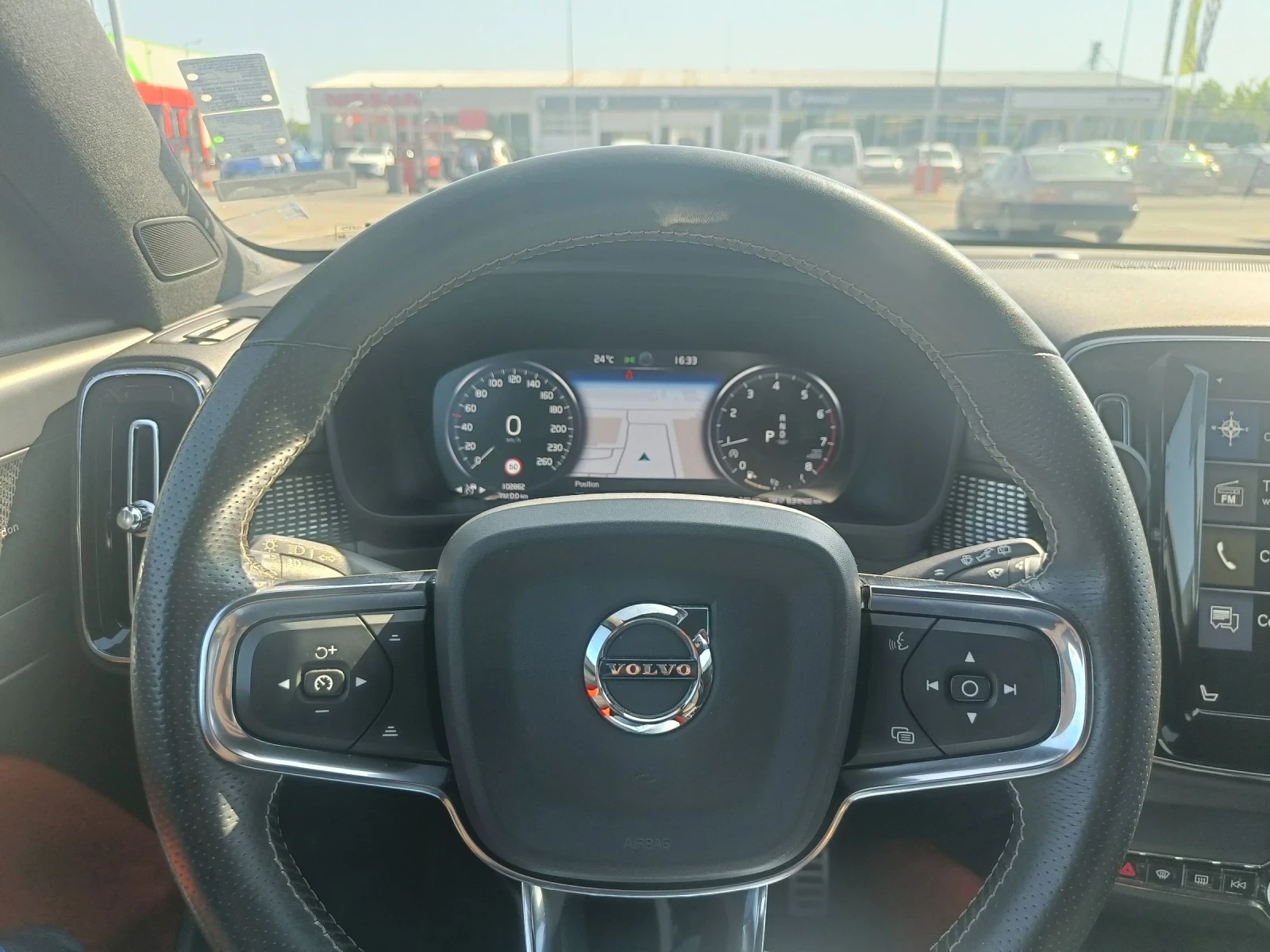 Volvo XC40 2.0 T4 R-Design - изображение 3