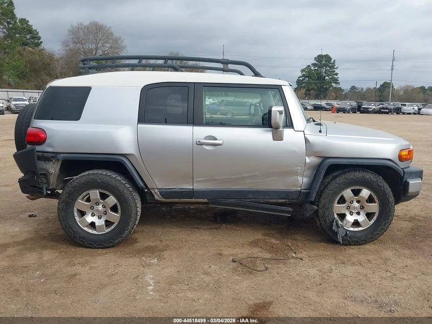 Toyota Fj cruiser 4.0l, снимка 13 - Автомобили и джипове - 53941331