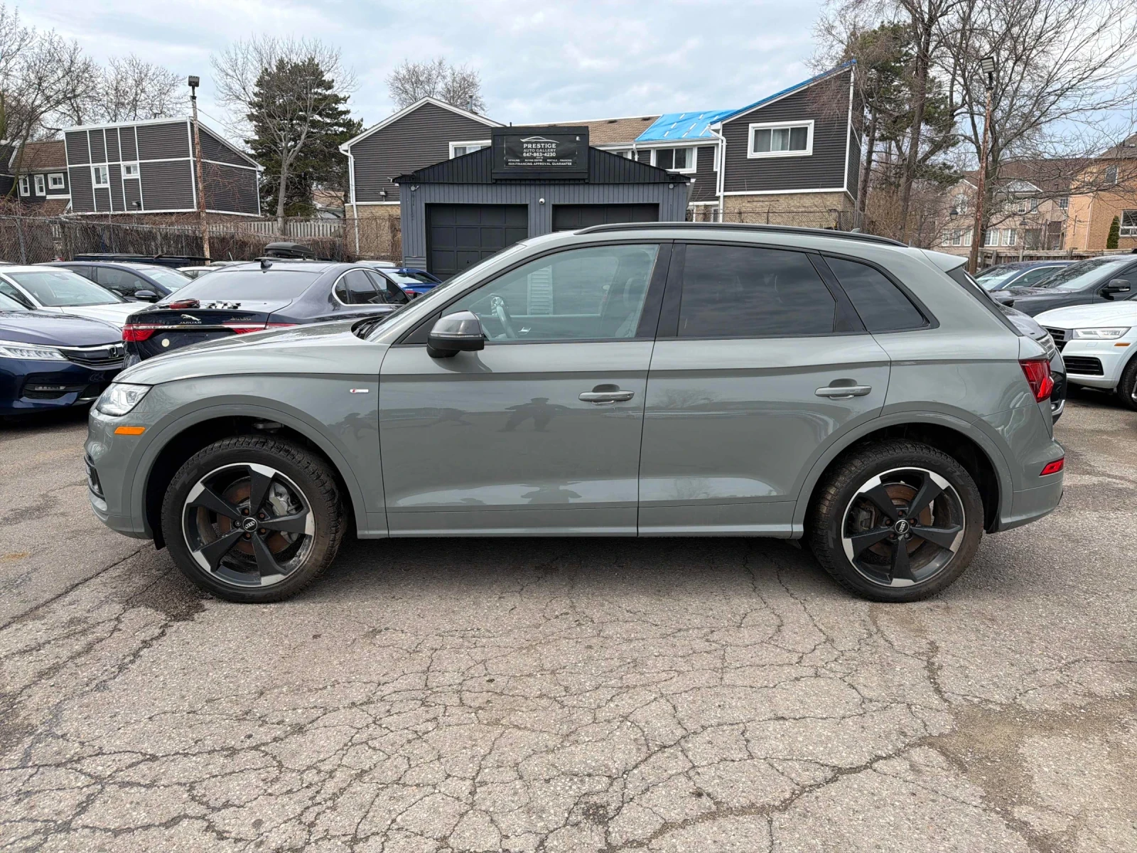 Audi Q5 TECHNIK * CAR FAX * АВТО КРЕДИТ * , снимка 3 - Автомобили и джипове - 54209198