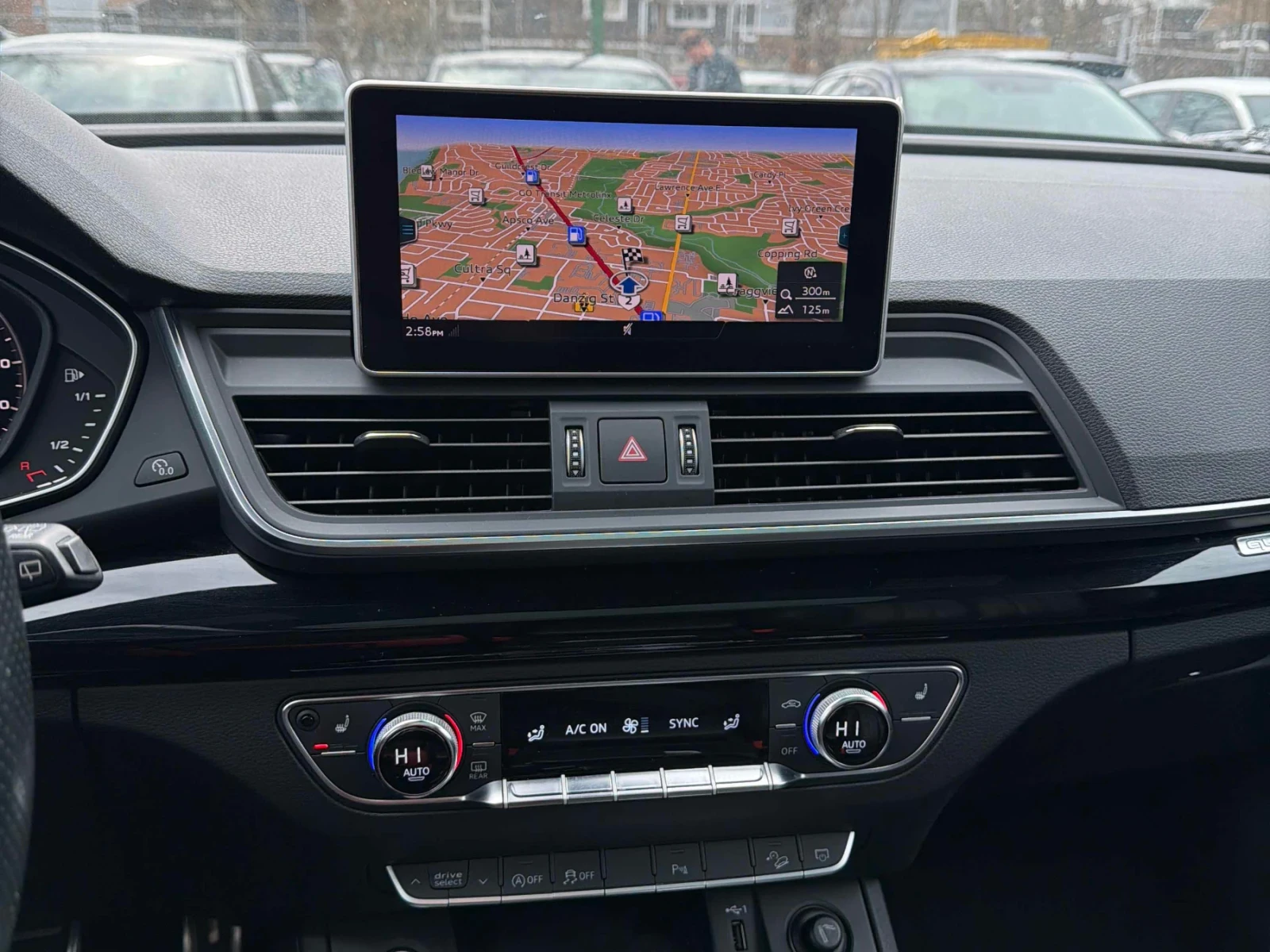 Audi Q5 TECHNIK * CAR FAX * АВТО КРЕДИТ * , снимка 6 - Автомобили и джипове - 54209198