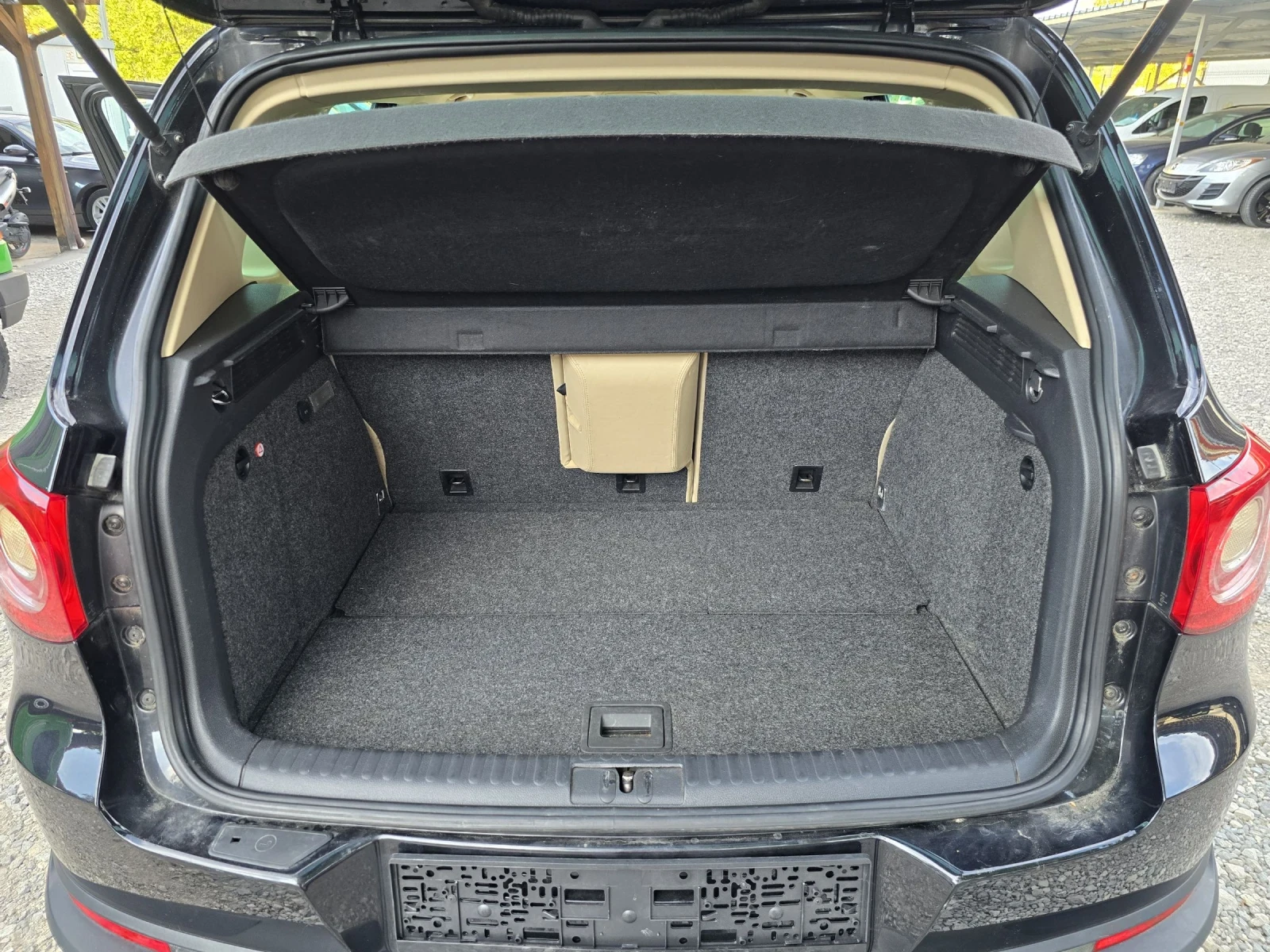 VW Tiguan 2.0TDI DSG, снимка 17 - Автомобили и джипове - 54448848