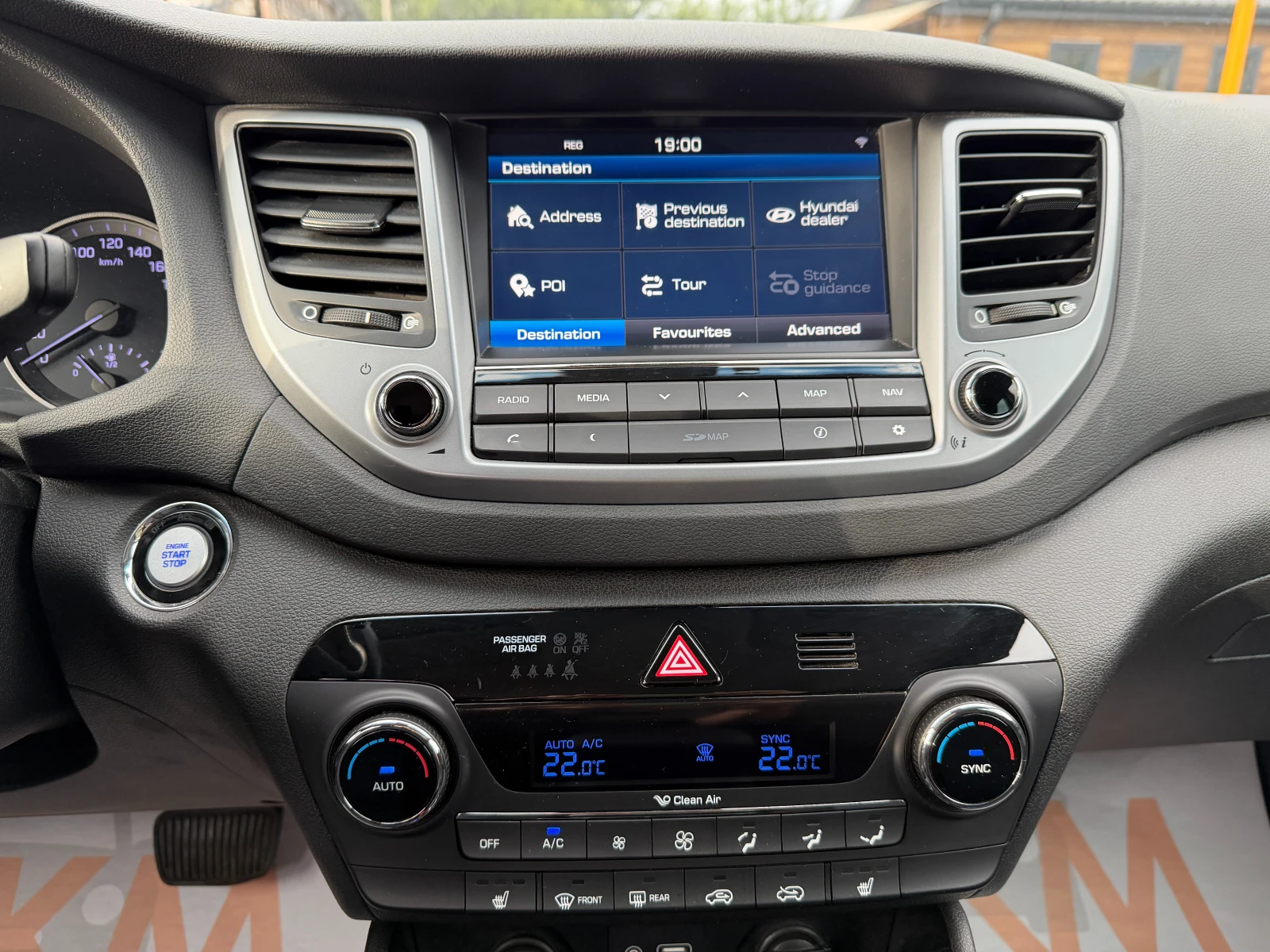 Hyundai Tucson 1.7CRDI AUT/NAVI/СЕРВИЗНА ИСТОРИЯ, снимка 13 - Автомобили и джипове - 54457669