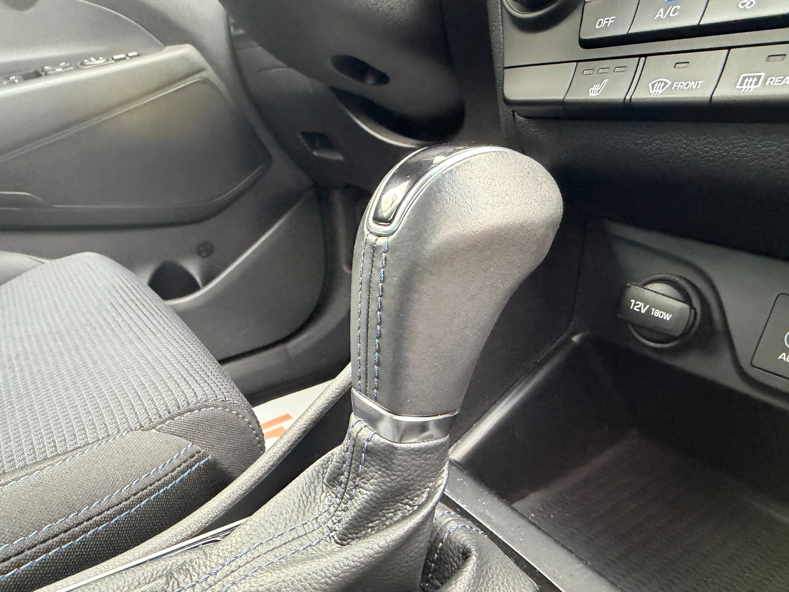 Hyundai Tucson 1.7CRDI AUT/NAVI/СЕРВИЗНА ИСТОРИЯ, снимка 15 - Автомобили и джипове - 54457669