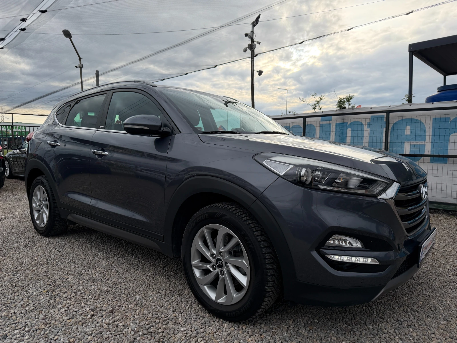 Hyundai Tucson 1.7CRDI AUT/NAVI/СЕРВИЗНА ИСТОРИЯ, снимка 3 - Автомобили и джипове - 54457669