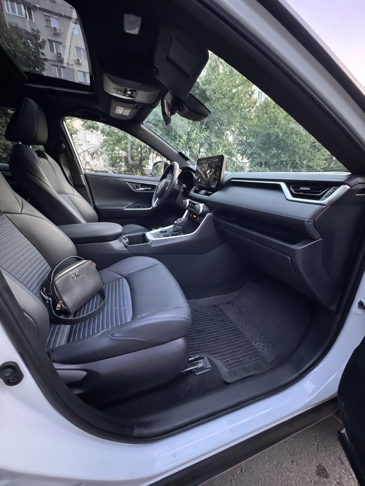 Toyota Rav4 XSE Hybrid AWD, снимка 11 - Автомобили и джипове - 55677464