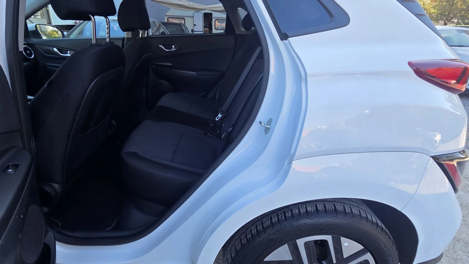 Hyundai Kona SOH100%/Сервизна Книжка, снимка 8 - Автомобили и джипове - 56322993
