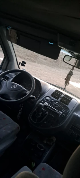     Mercedes-Benz V 220