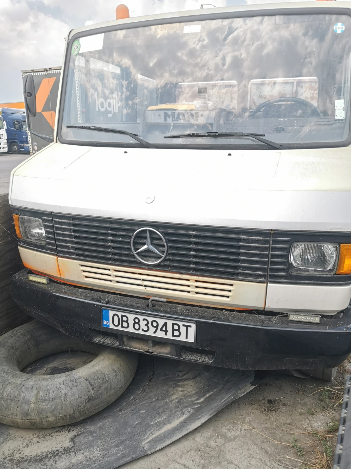 Mercedes-Benz 711