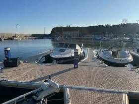 Моторна яхта Bayliner s, снимка 13 - Воден транспорт - 52819162