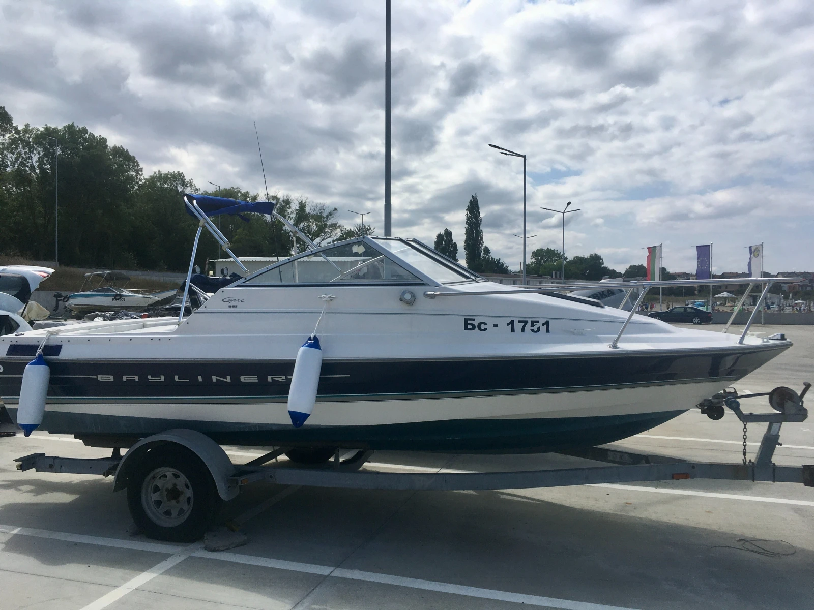 Моторна яхта Bayliner s - изображение 4