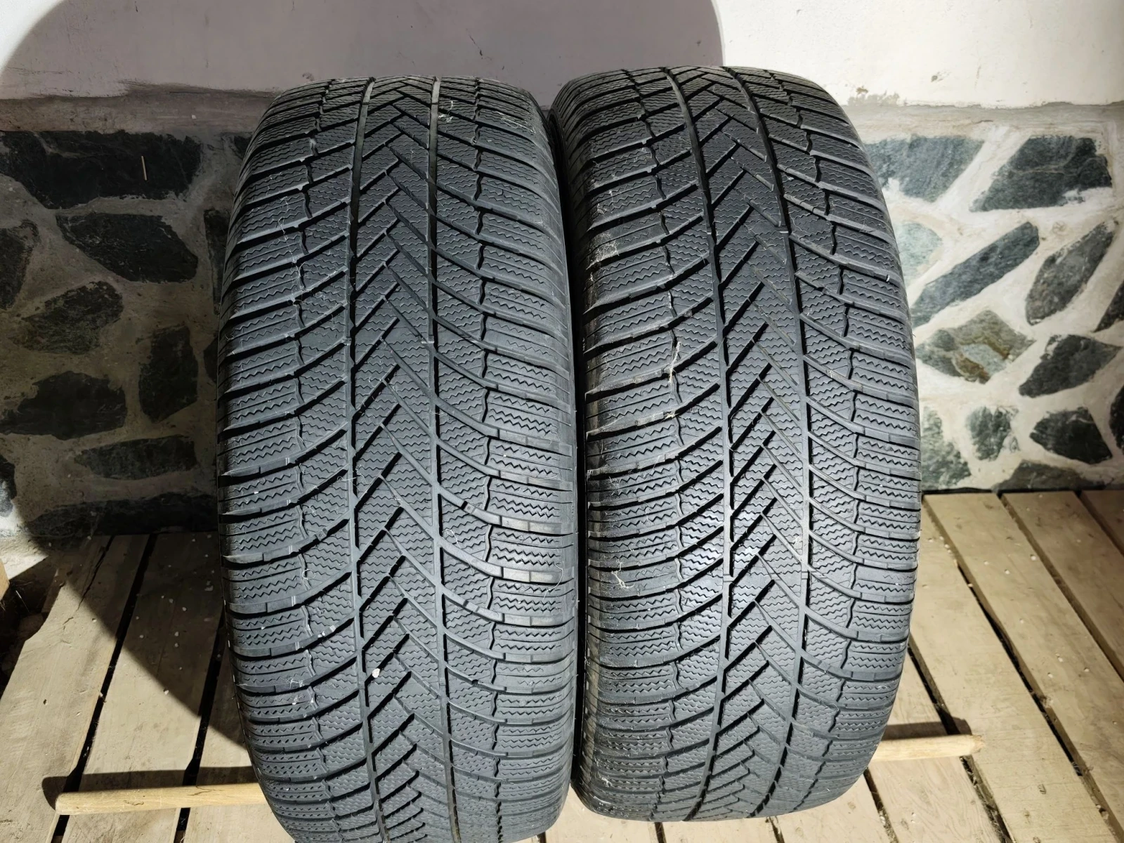 Гуми Зимни 265/55R19, снимка 2 - Гуми и джанти - 55932397