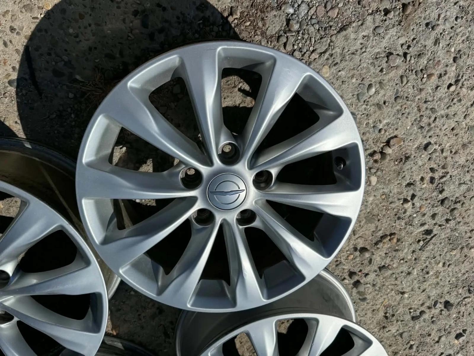 Джанти за Chrysler Pacifica, снимка 5 - Гуми и джанти - 56154159