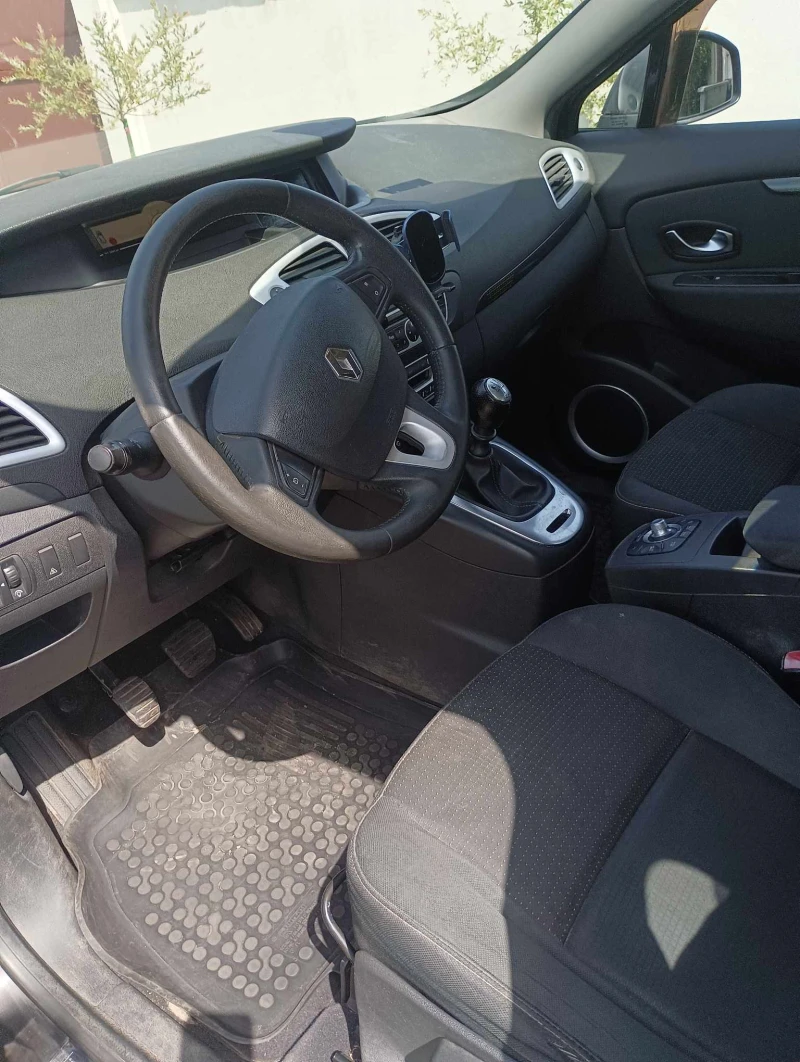 Renault Scenic меган, снимка 9 - Автомобили и джипове - 46931068