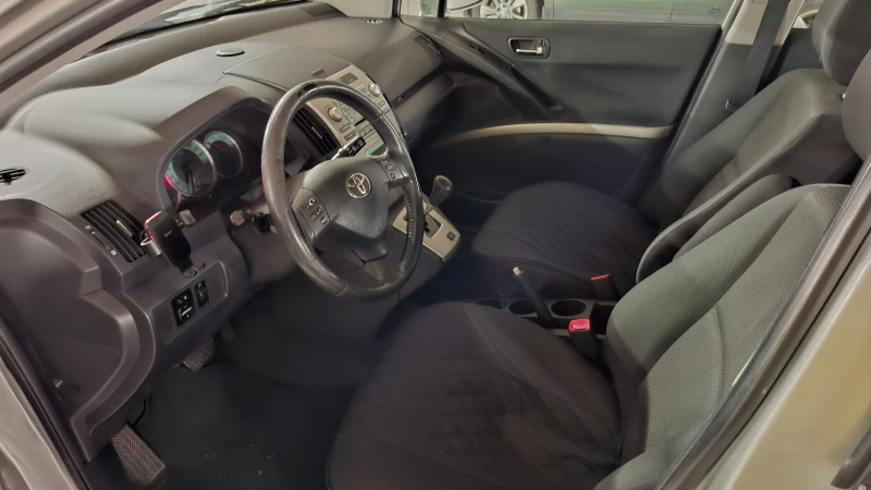 Toyota Corolla verso, снимка 7 - Автомобили и джипове - 53020959