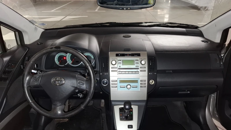 Toyota Corolla verso, снимка 6 - Автомобили и джипове - 53020959