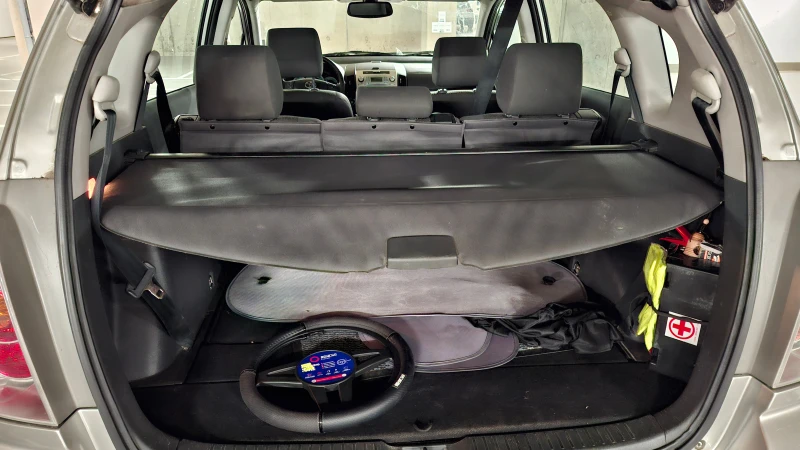 Toyota Corolla verso, снимка 11 - Автомобили и джипове - 53020959