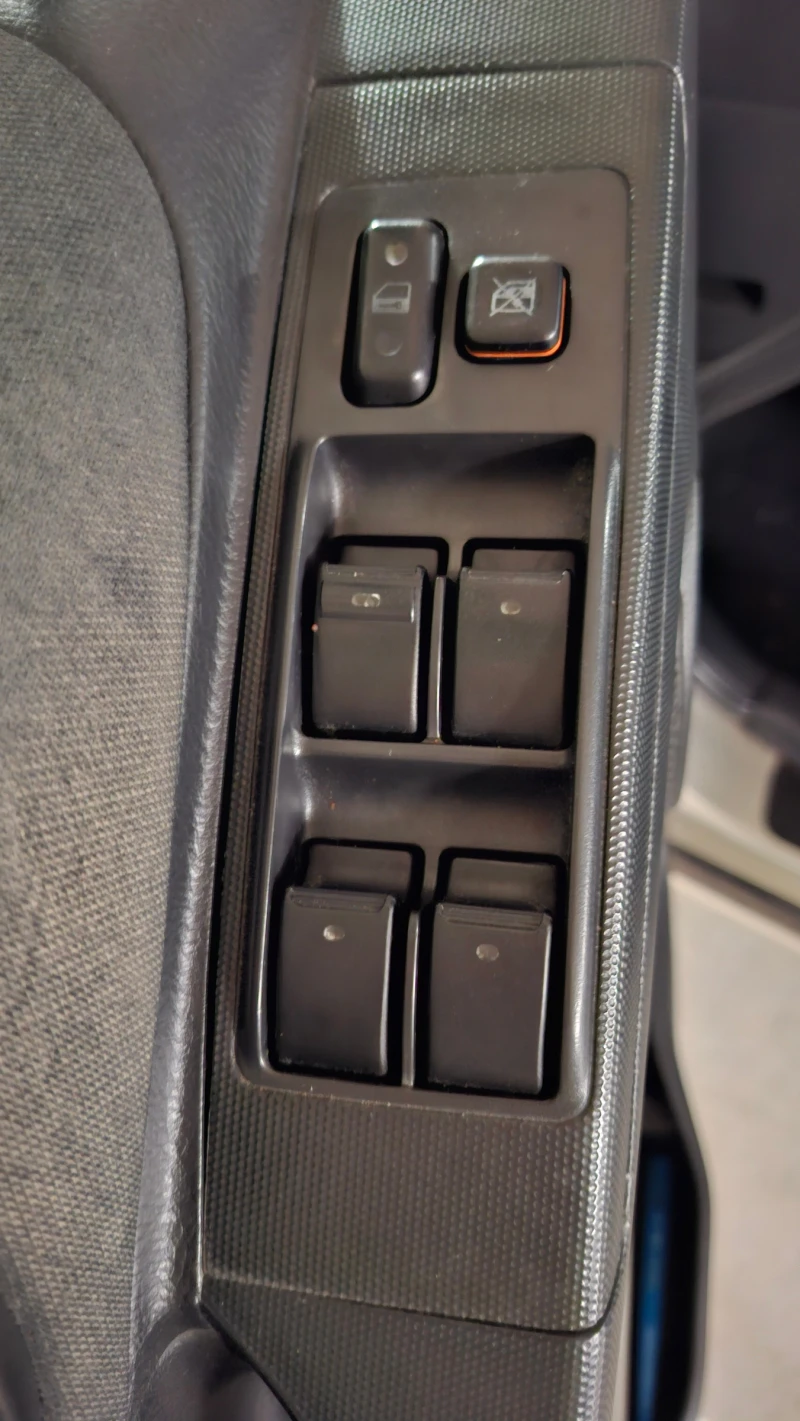 Toyota Corolla verso, снимка 8 - Автомобили и джипове - 53020959