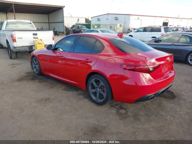 Alfa Romeo Giulia * ПАРКТРОНИК* ДИСТРОНИК* КАМЕРА* ПЕРА НА ВОЛАНА* Б, снимка 3 - Автомобили и джипове - 47853751