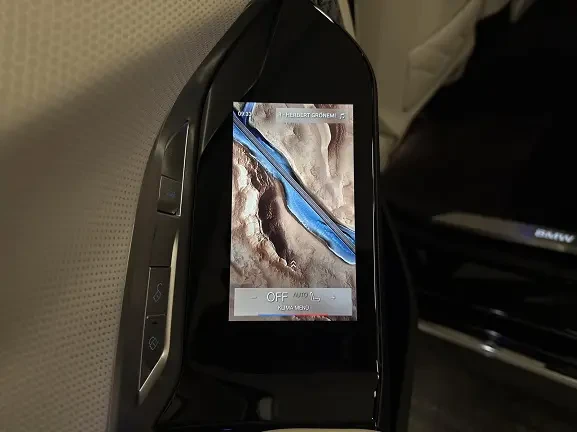 BMW 750 e xDrive = Exclusive = Гаранция, снимка 12 - Автомобили и джипове - 53873157