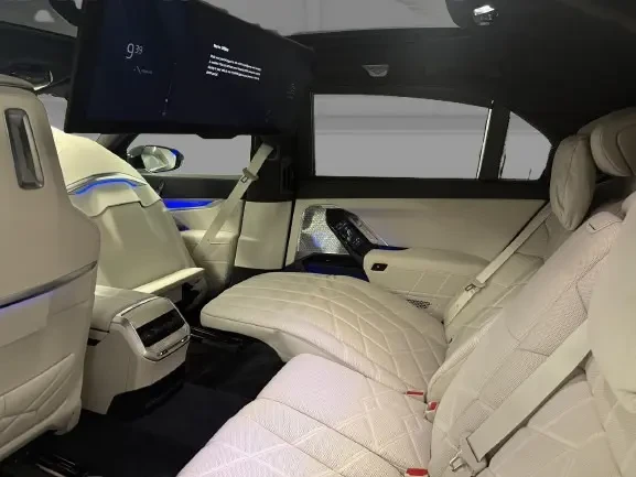 BMW 750 e xDrive = Exclusive = Гаранция, снимка 14 - Автомобили и джипове - 53873157