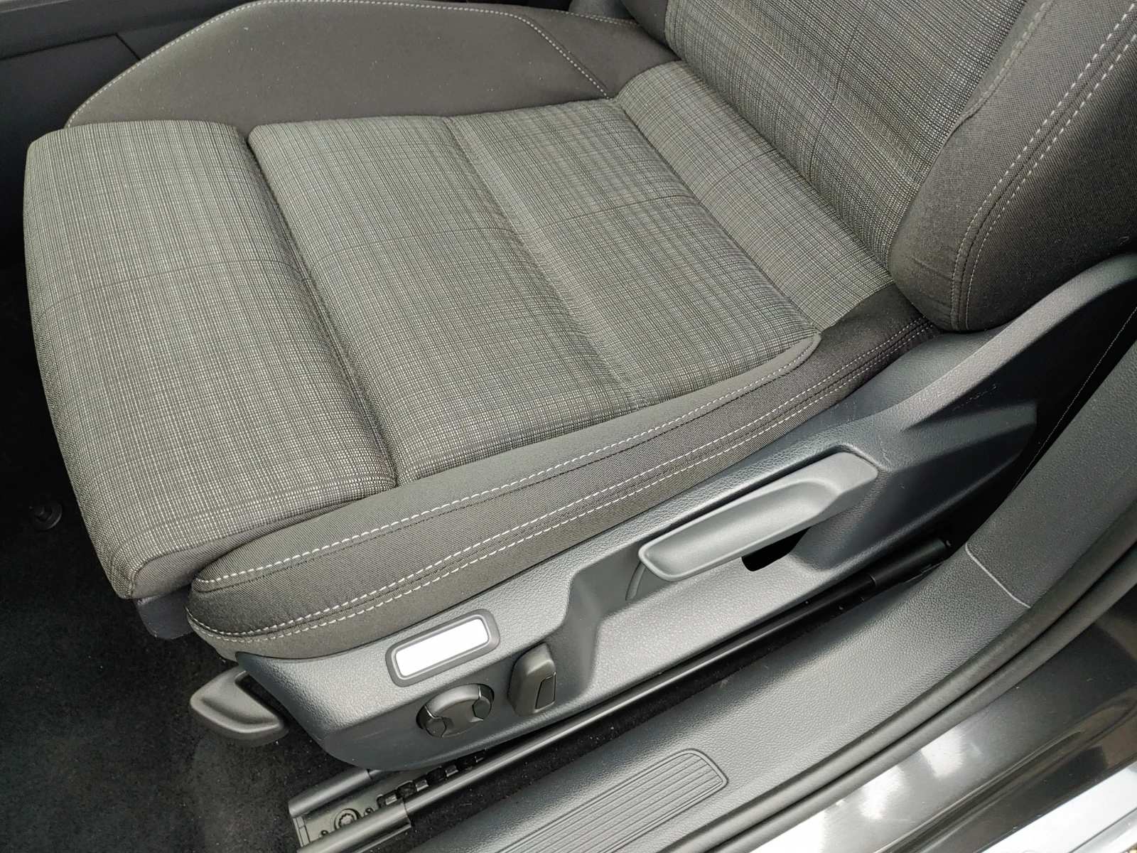 VW Passat 1.5tsi-Изключително запазен! - изображение 5