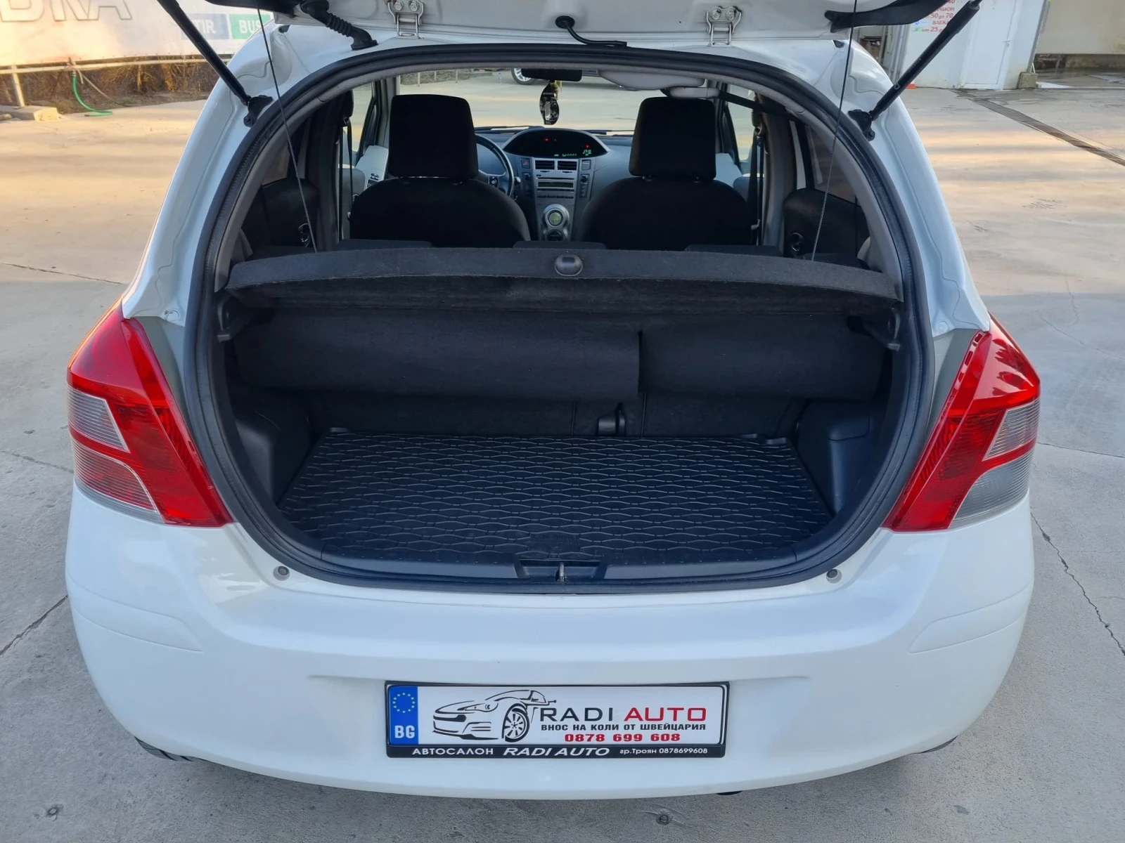 Toyota Yaris 1.33i Facelift ШВЕЙЦАРИЯ , снимка 6 - Автомобили и джипове - 53856420