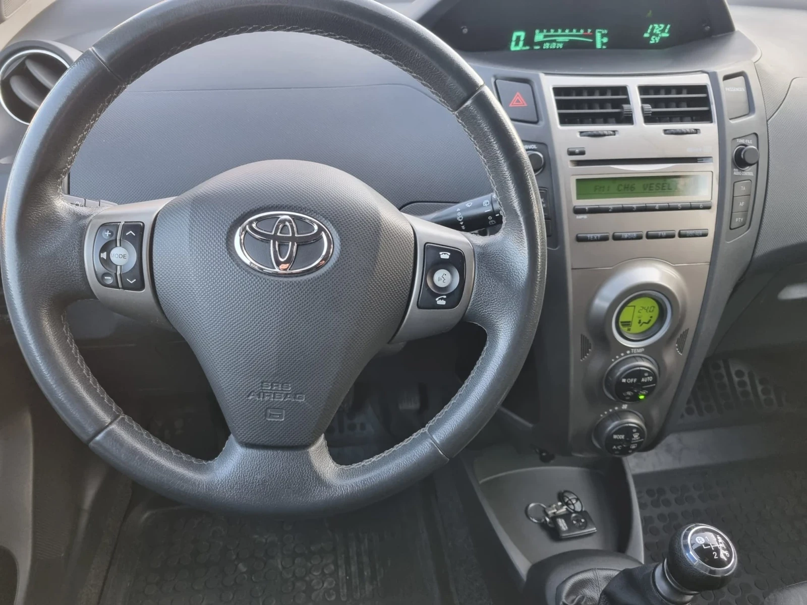 Toyota Yaris 1.33i Facelift ШВЕЙЦАРИЯ , снимка 10 - Автомобили и джипове - 53856420