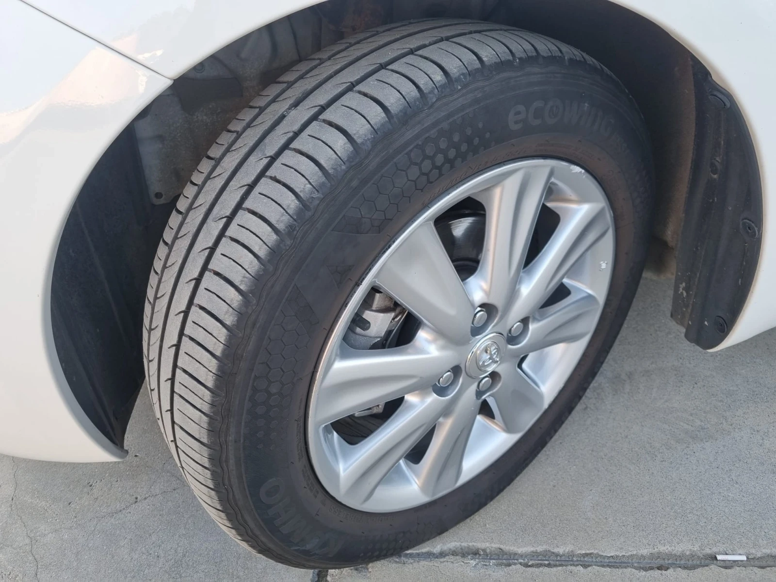 Toyota Yaris 1.33i Facelift ШВЕЙЦАРИЯ , снимка 14 - Автомобили и джипове - 53856420