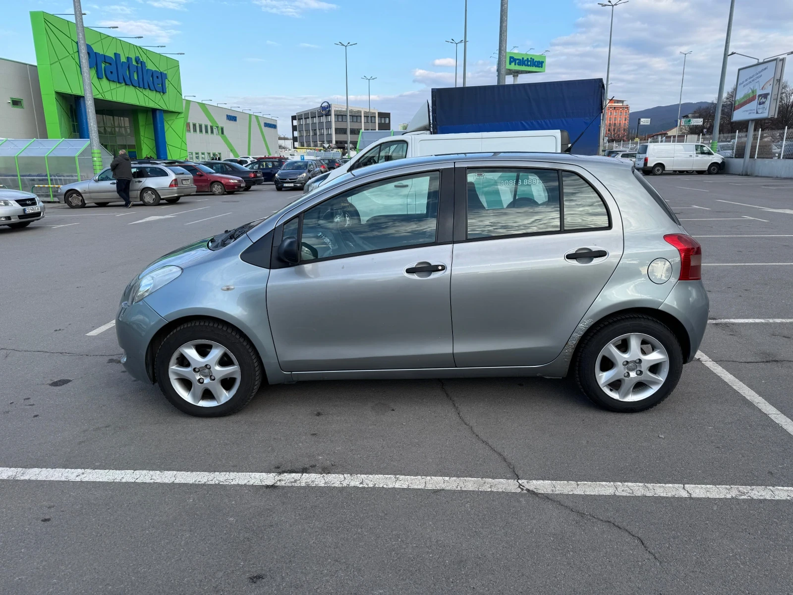 Toyota Yaris 1.3 VVTI, снимка 3 - Автомобили и джипове - 53976088